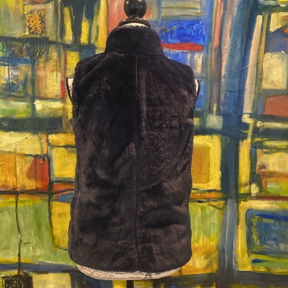 J Crew Faux Fur Vest- Women’s Small- Navy Blue, Full Zip with pockets - Picture 6 of 7